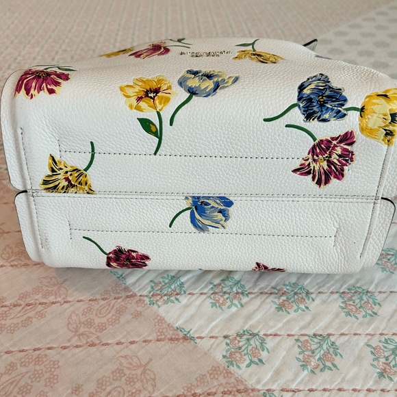 Kate Spade Knott Tulip Toss Embellished Medium Crossbody Tote KB282 White & Pink - Picture 6 of 16